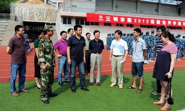 校領導看望慰問軍訓師生