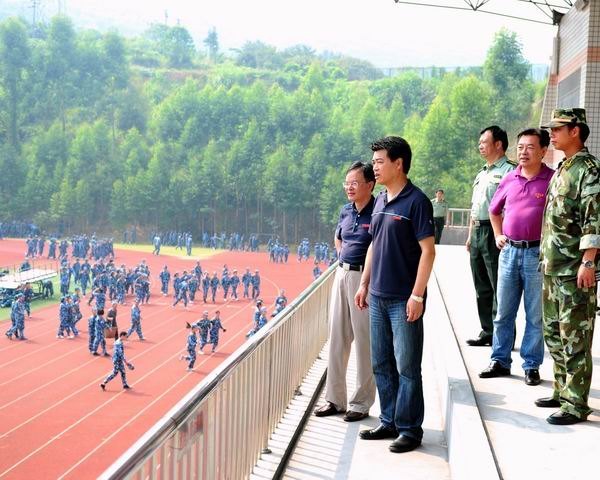 校領導看望慰問軍訓師生