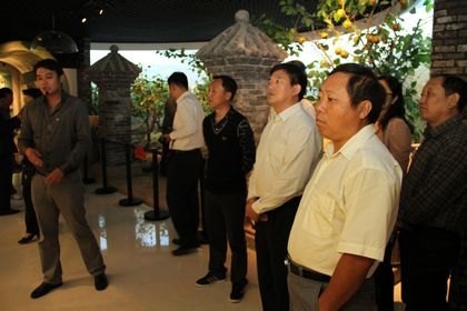 學(xué)校組織部分中層干部參觀“錦州蘋果”廉政文化景區(qū)