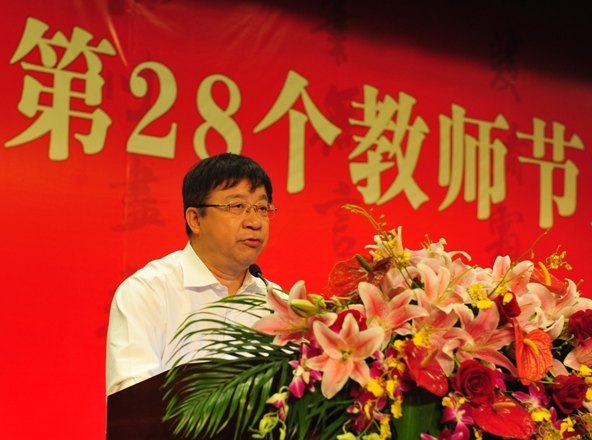 東華大學第28個教師節(jié)主題大會舉行(圖)