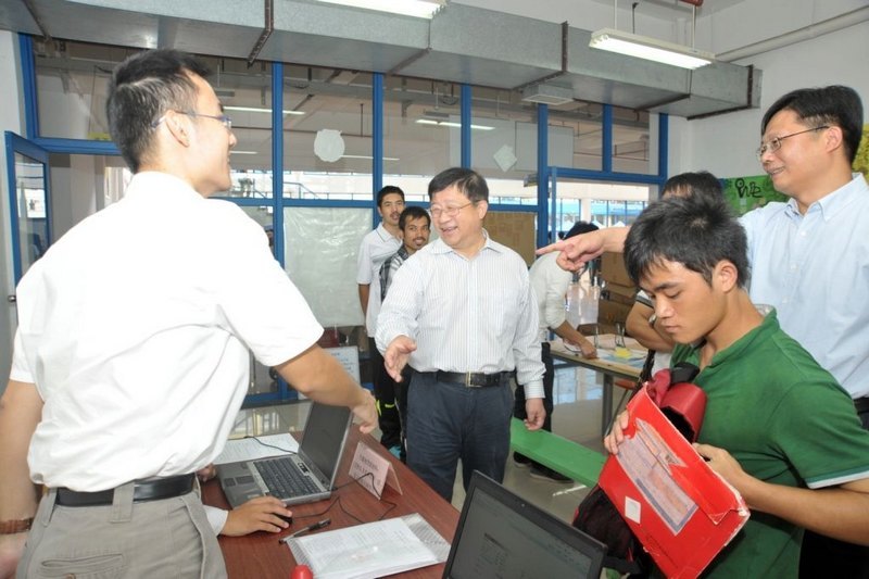 東華大學(xué)“綠色通道”助159位貧困學(xué)子順利入學(xué)