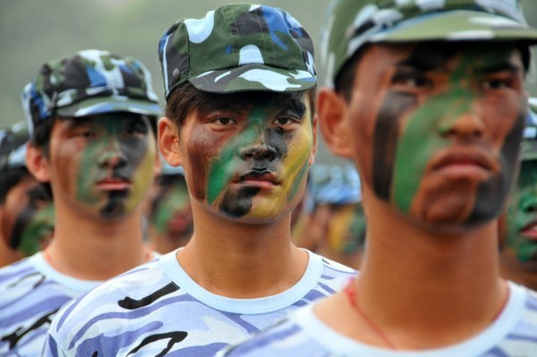 展風(fēng)采 顯豪情 常州工學(xué)院舉行2012級(jí)新生開學(xué)典禮暨軍訓(xùn)表彰大會(huì)