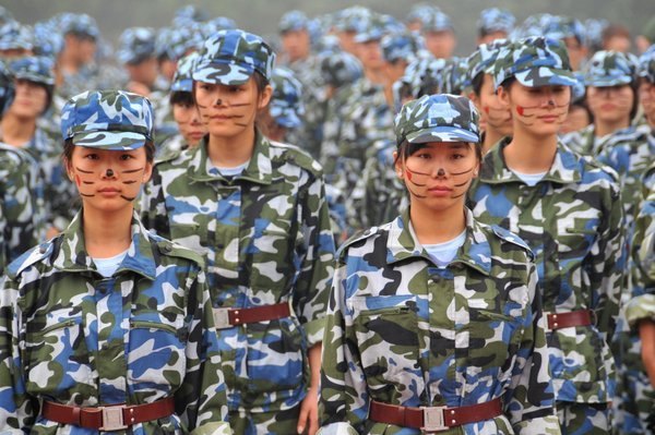 展風(fēng)采 顯豪情 常州工學(xué)院舉行2012級(jí)新生開學(xué)典禮暨軍訓(xùn)表彰大會(huì)