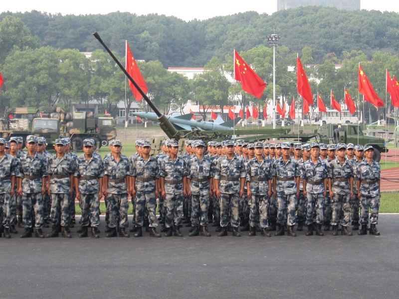 校黨委副書記蔡光興率隊參加部隊開放日活動