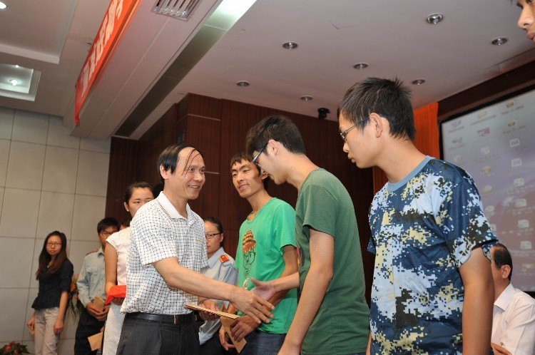 湖北工業大學舉行“喻友旺助學金”發放儀式暨事跡報告會