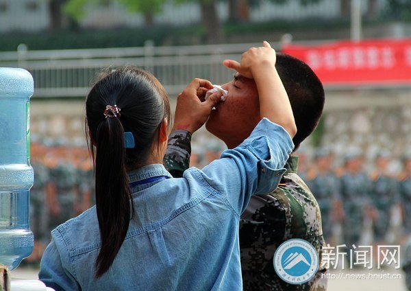 關愛與嚴厲筑起“軍訓之家”