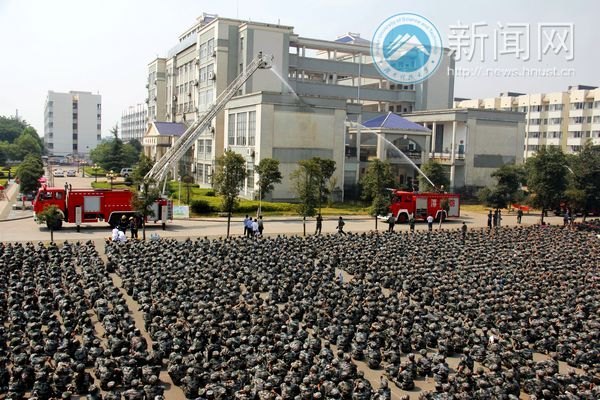 消防演習開啟新生安全教育第一課