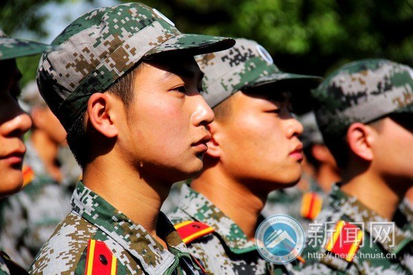 【科大聚焦】開學送三禮  不是“蘋果”是軍訓