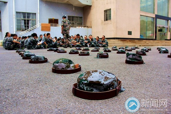 【科大聚焦】開學送三禮  不是“蘋果”是軍訓