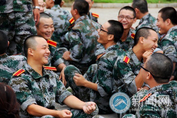 【科大聚焦】開學送三禮  不是“蘋果”是軍訓