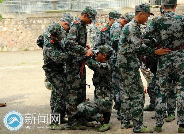 【科大聚焦】開學送三禮  不是“蘋果”是軍訓