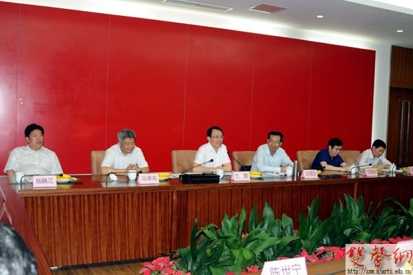 省教育廳廳長(zhǎng)沈健一行蒞臨南京藝術(shù)學(xué)院視察調(diào)研