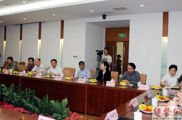 省教育廳廳長(zhǎng)沈健一行蒞臨南京藝術(shù)學(xué)院視察調(diào)研