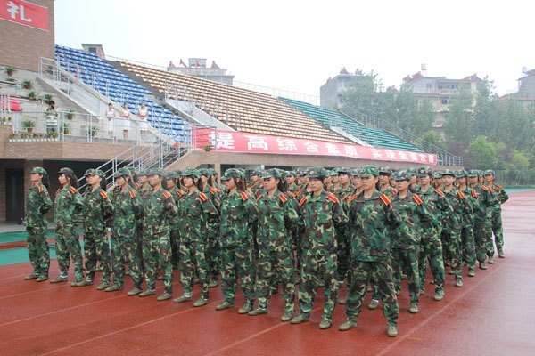 景德鎮(zhèn)陶瓷學(xué)院隆重舉行2012級(jí)新生開(kāi)學(xué)典禮暨軍訓(xùn)會(huì)操匯報(bào)大會(huì)