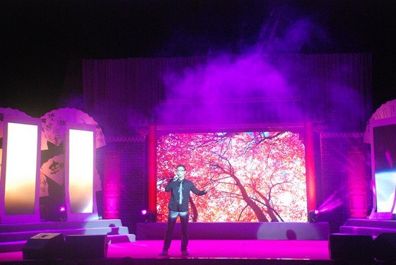 激情與知性的交匯 光影與韻律的圓融----“夢囈——難以言達之岸”:陳陟云詩歌鑒賞夜在廣東石油化工學院