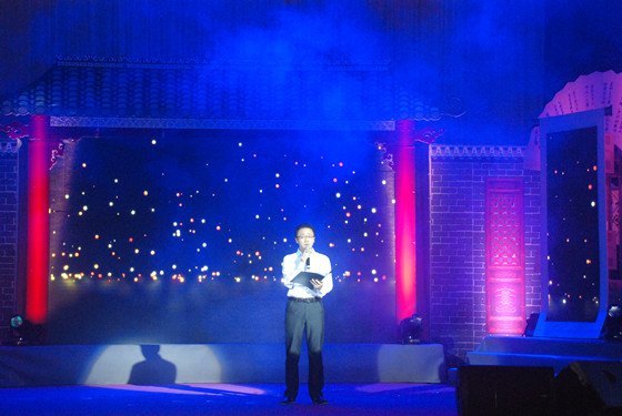 激情與知性的交匯 光影與韻律的圓融----“夢囈——難以言達之岸”:陳陟云詩歌鑒賞夜在廣東石油化工學院