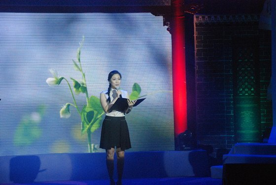 激情與知性的交匯 光影與韻律的圓融----“夢囈——難以言達之岸”:陳陟云詩歌鑒賞夜在廣東石油化工學院