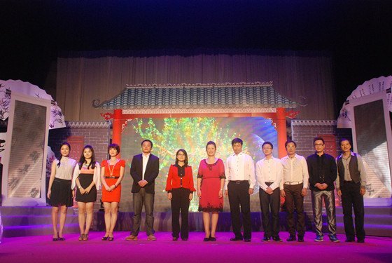 激情與知性的交匯 光影與韻律的圓融----“夢囈——難以言達之岸”:陳陟云詩歌鑒賞夜在廣東石油化工學院