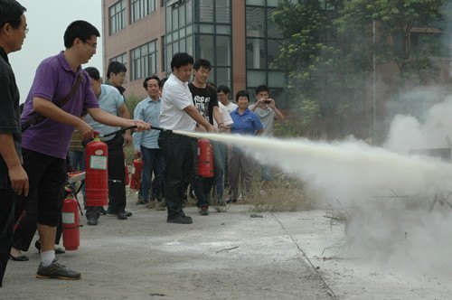 山東建筑大學實驗室工作人員消防安全知識培訓演練順利舉行