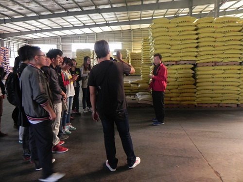 動物科學(xué)學(xué)院考察長春谷實飼料有限公司動物科學(xué)學(xué)院考察長春谷實飼料有限公司