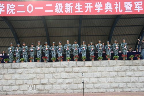 吉林農業科技學院隆重舉行2012級新生開學典禮暨軍訓閱兵式吉林農業科技學院隆重舉行2012級新生開學典禮暨軍訓閱兵式