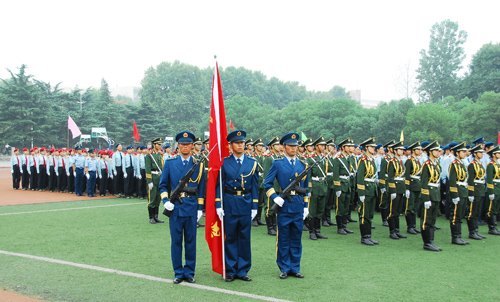 湖北工業大學2012級新生軍訓總結匯報大會隆重舉行