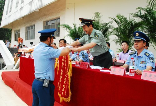 湖北工業大學2012級新生軍訓總結匯報大會隆重舉行