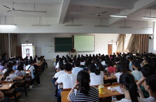 經濟管理系抓學生黨建促學風建設