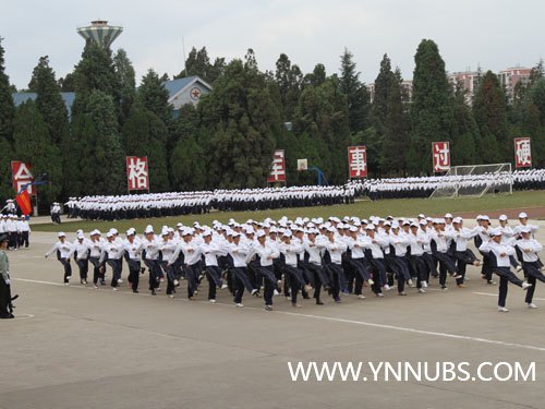 云南師范大學商學院舉行2012級新生軍訓匯報表演暨開學典禮儀式
