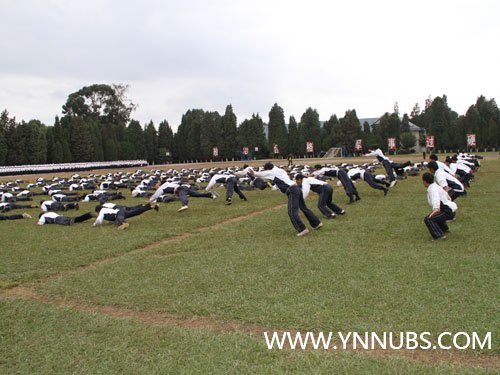 云南師范大學商學院舉行2012級新生軍訓匯報表演暨開學典禮儀式