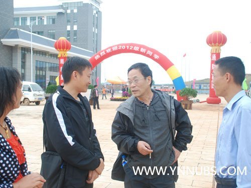 劉學民、王昆來等領導親切看望慰問軍訓返校新生