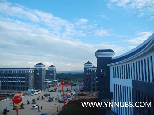 劉學民、王昆來等領導親切看望慰問軍訓返校新生