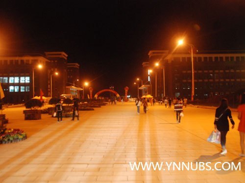 劉學民、王昆來等領導親切看望慰問軍訓返校新生