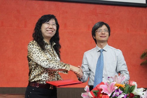 南京大學(xué)金陵學(xué)院香江卓越教育基金捐贈簽約儀式在思源報告廳舉行