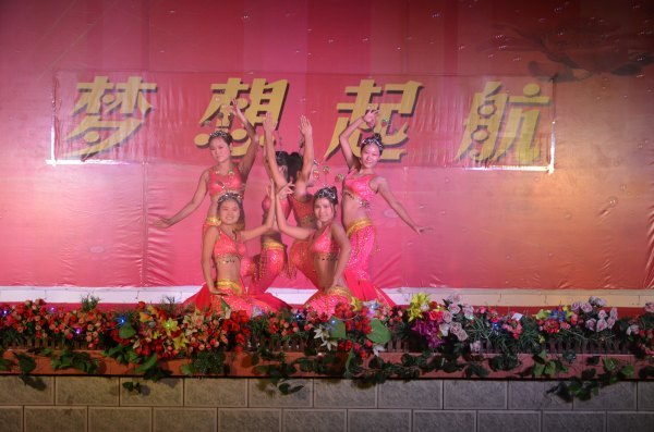 歌舞青春迎新生 放飛夢(mèng)想慶雙節(jié)