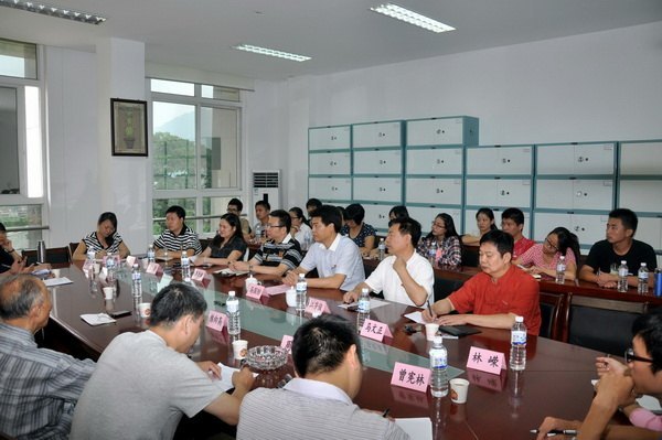 省戲劇專家熱評(píng)原創(chuàng)校園劇《上大學(xué)》