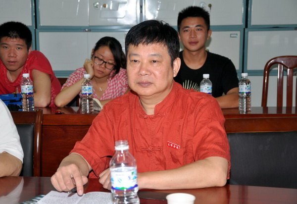 省戲劇專家熱評(píng)原創(chuàng)校園劇《上大學(xué)》