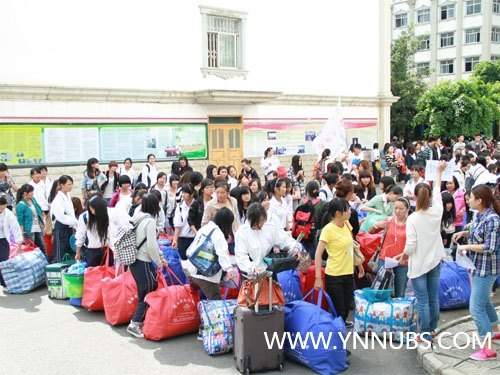 云南師范大學商學院海源校區喜迎新生返校