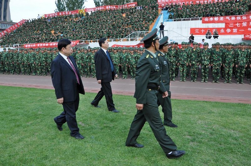 中北大學舉行2012級學生軍訓匯報表演暨總結表彰大會