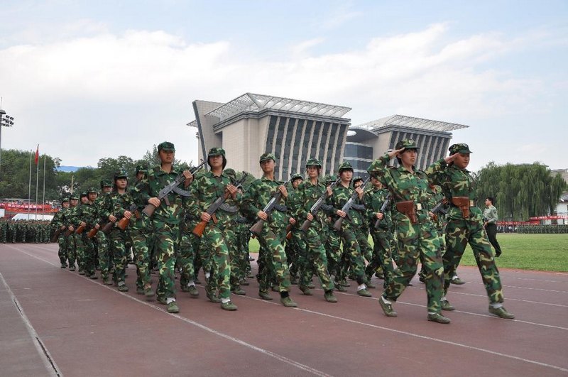 中北大學舉行2012級學生軍訓匯報表演暨總結表彰大會