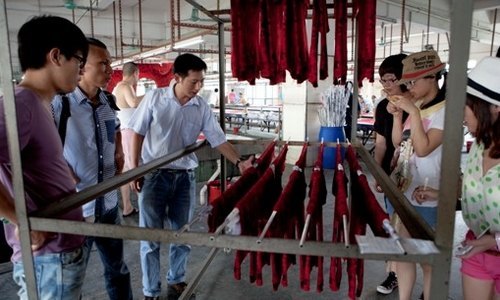 服裝系師生參觀伊時針織印花有限公司