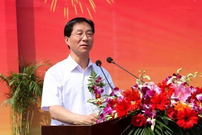 常州工學院北部新城新校區(qū)奠基 省市領導曹衛(wèi)星閻立為奠基石揭彩 姚曉東講話