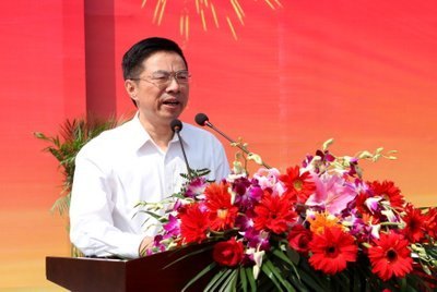 常州工學院北部新城新校區(qū)奠基 省市領導曹衛(wèi)星閻立為奠基石揭彩 姚曉東講話