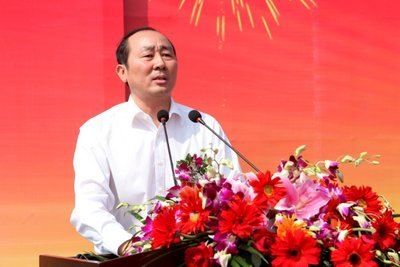 常州工學院北部新城新校區(qū)奠基 省市領導曹衛(wèi)星閻立為奠基石揭彩 姚曉東講話