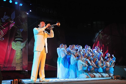 迎國慶 迎十八大 迎新生 肇慶學(xué)院文藝晚會(huì)精彩紛呈