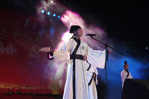 迎國慶 迎十八大 迎新生 肇慶學(xué)院文藝晚會(huì)精彩紛呈