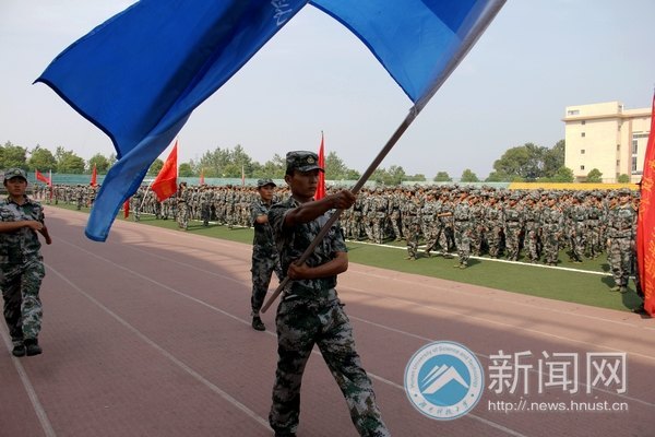 把閱兵式留在新生心底