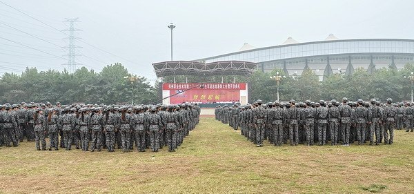 鄭州職業技術學院隆重舉行2012級新生軍訓總結表彰大會暨開學典禮
