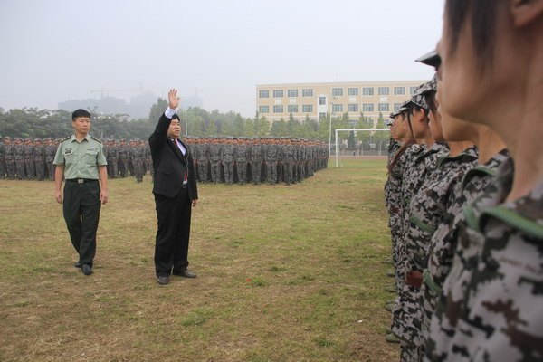 鄭州職業技術學院隆重舉行2012級新生軍訓總結表彰大會暨開學典禮