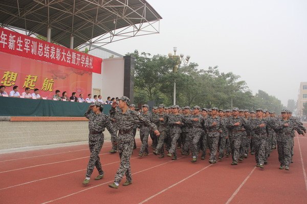 鄭州職業技術學院隆重舉行2012級新生軍訓總結表彰大會暨開學典禮